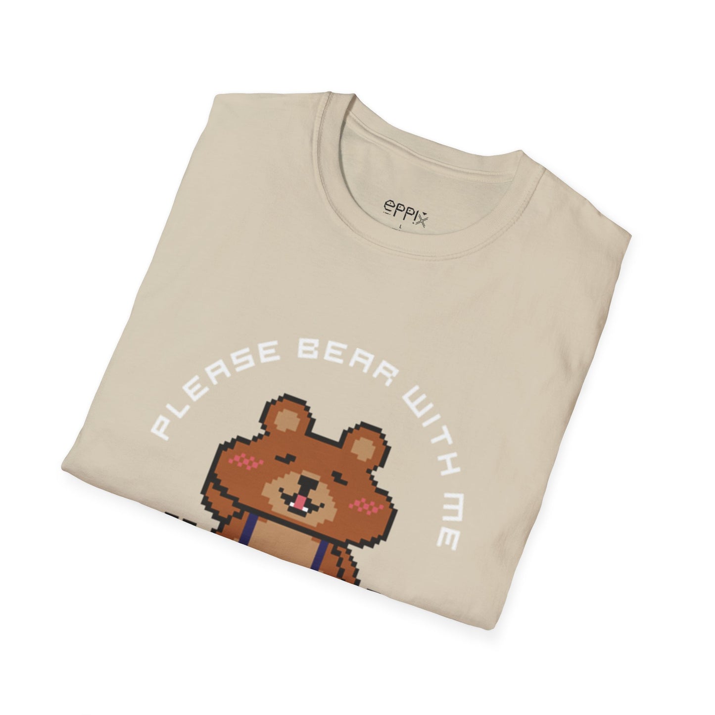 Camiseta unisex Softstyle de EPPIX: ilustración de oso de píxeles. Por favor, tengan paciencia conmigo 