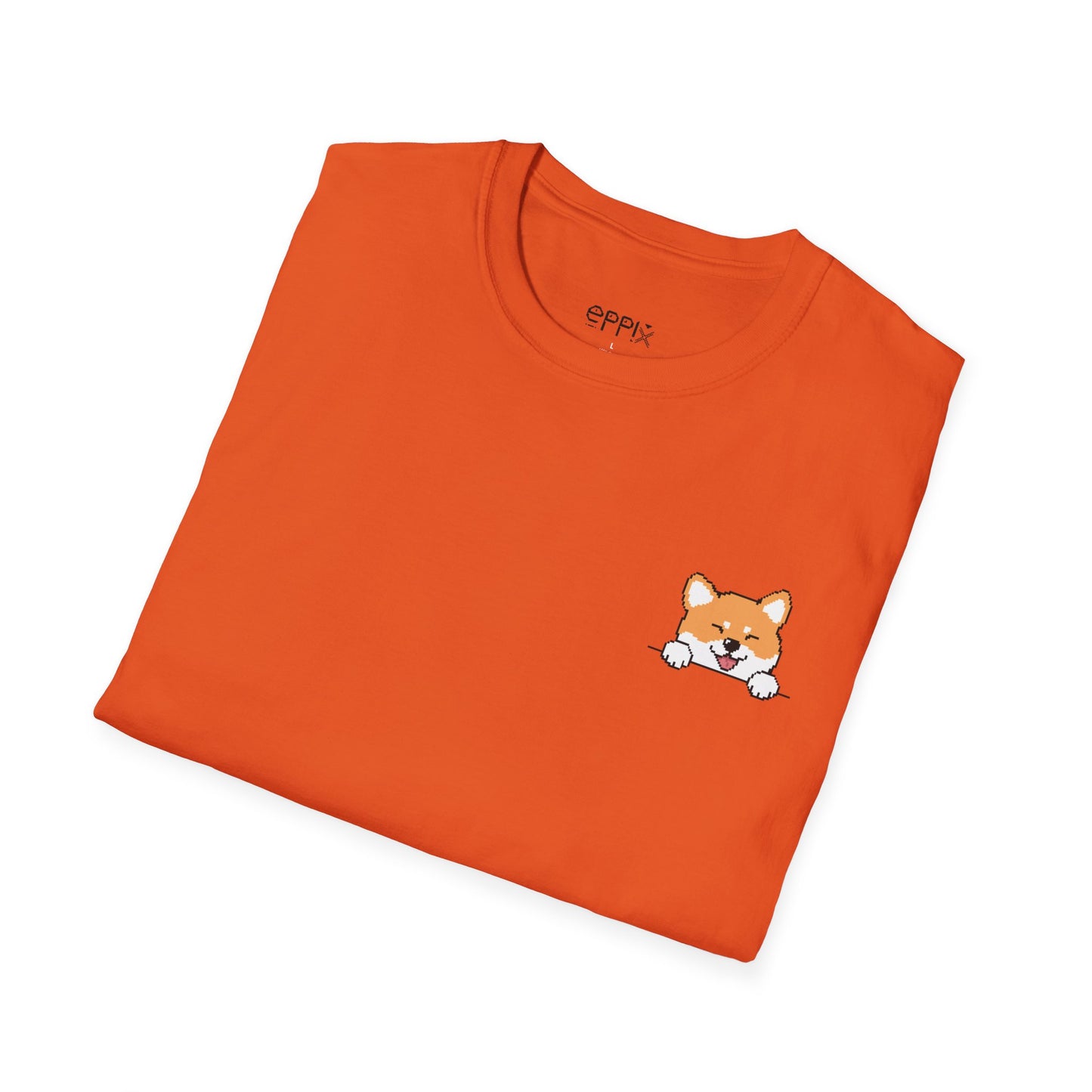 Camiseta unisex Softstyle de EPPIX: ilustración de perro píxel Shiba Inu astuto con expresión traviesa 